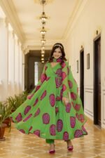 Green Bandhej Suit Set - Image 7