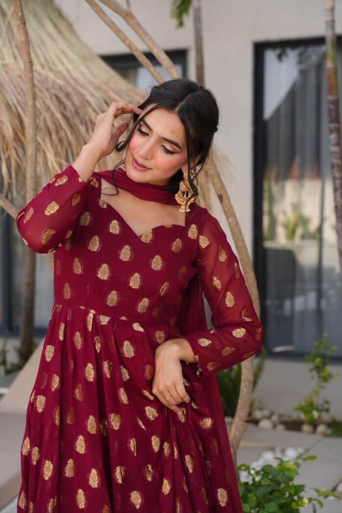 Sunehri Maroon Suit Set - Image 5