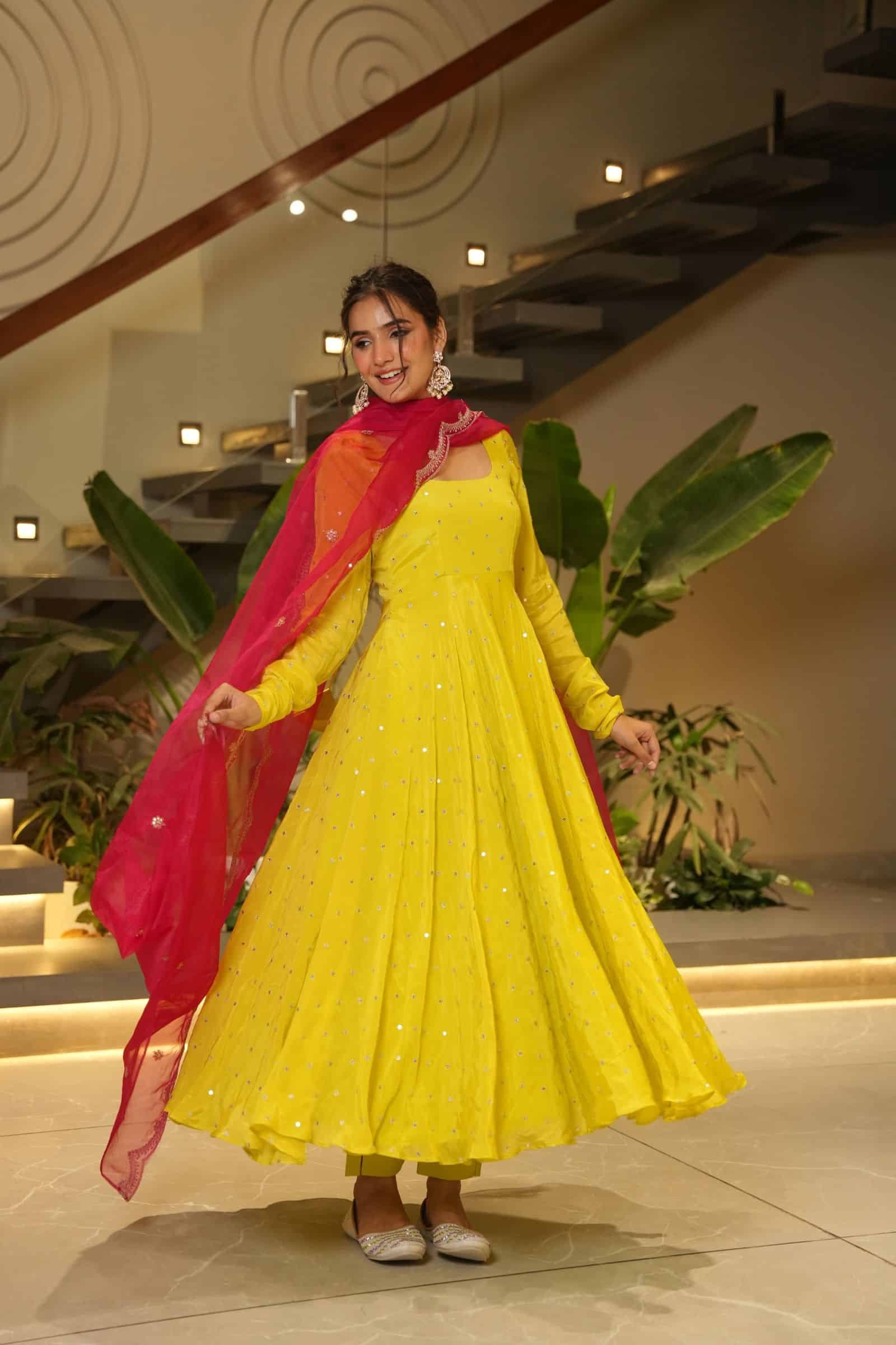 4 Rangrez Tari Suit Set - Image 1