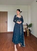 Mayuri Suit Set - Image 2