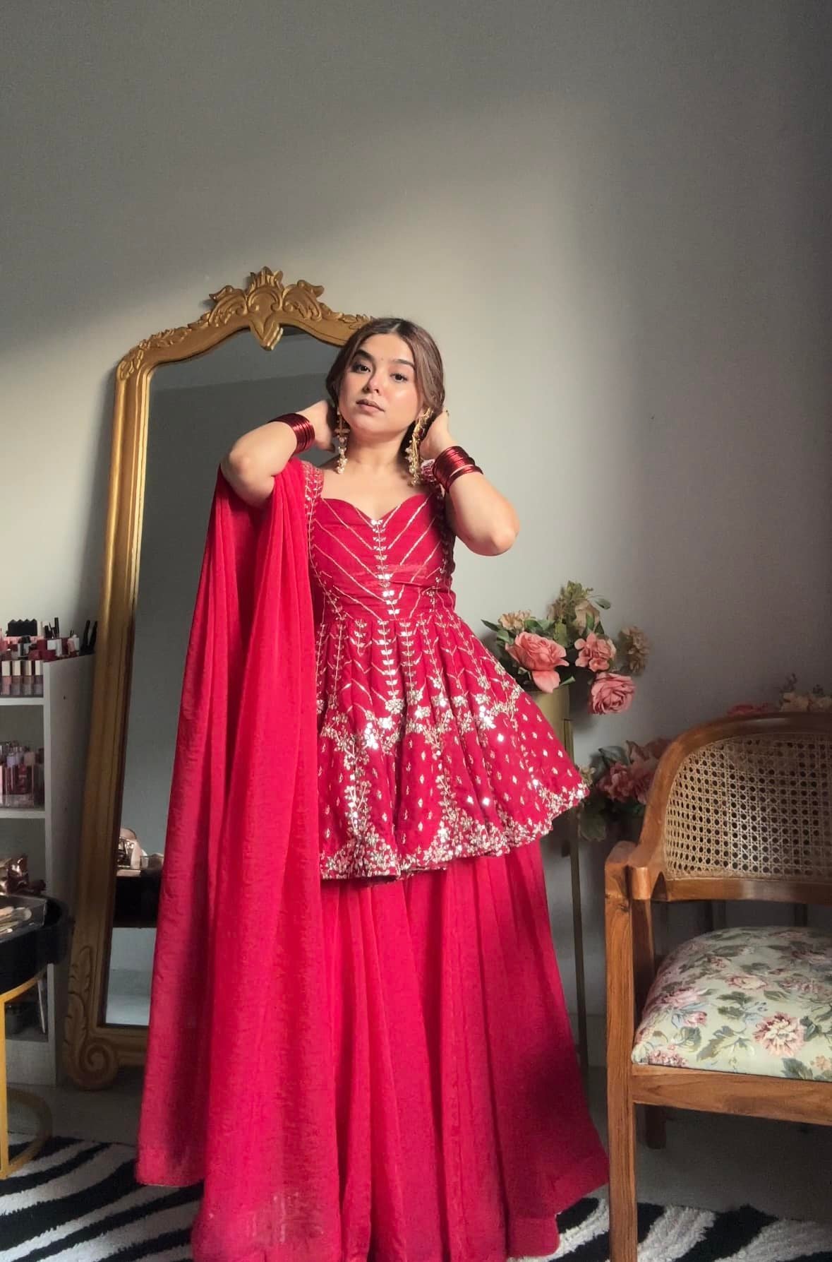 Screenshot Laal Gulabi Sharara Set - Image 1