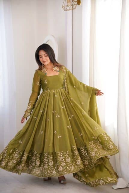 Meera Embroidered Suit Set