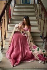 Roohi Pink Handpainted Dupatta Set - Image 4