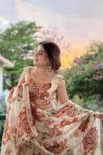 Saavi Embroidered Lehenga Set - Image 5