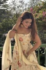 Falak Embroidered Suit Set - Image 4