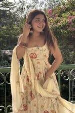 Falak Embroidered Suit Set - Image 5