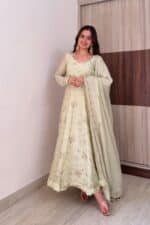 Pista Embroidered Suit Set