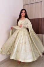Pista Embroidered Suit Set - Image 2