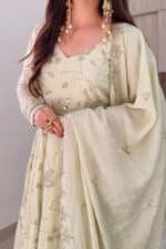 Pista Embroidered Suit Set - Image 7