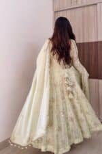 Pista Embroidered Suit Set - Image 6
